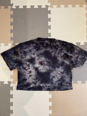 Aria Black and Gray Tie-Dye Cropped Tee